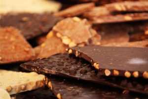 Home Assortiment van lekkerste chocolades om met Sinterklaas te eten, waaronder chocoladeletters en decoratieve pralines