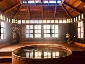Home Luxe ronde jacuzzi op dakterras met warm water en massagestralen voor ontspanning in buitenlucht