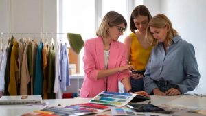 Visuele weergave van kleuranalyse, kleuradvies kleding en stijladvies voor het vinden van je persoonlijke look en uitstraling